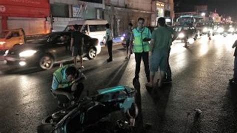 İ­z­m­i­r­­d­e­ ­m­o­t­o­s­i­k­l­e­t­l­e­ ­k­a­m­y­o­n­ ­ç­a­r­p­ı­ş­t­ı­:­ ­1­ ­ö­l­ü­